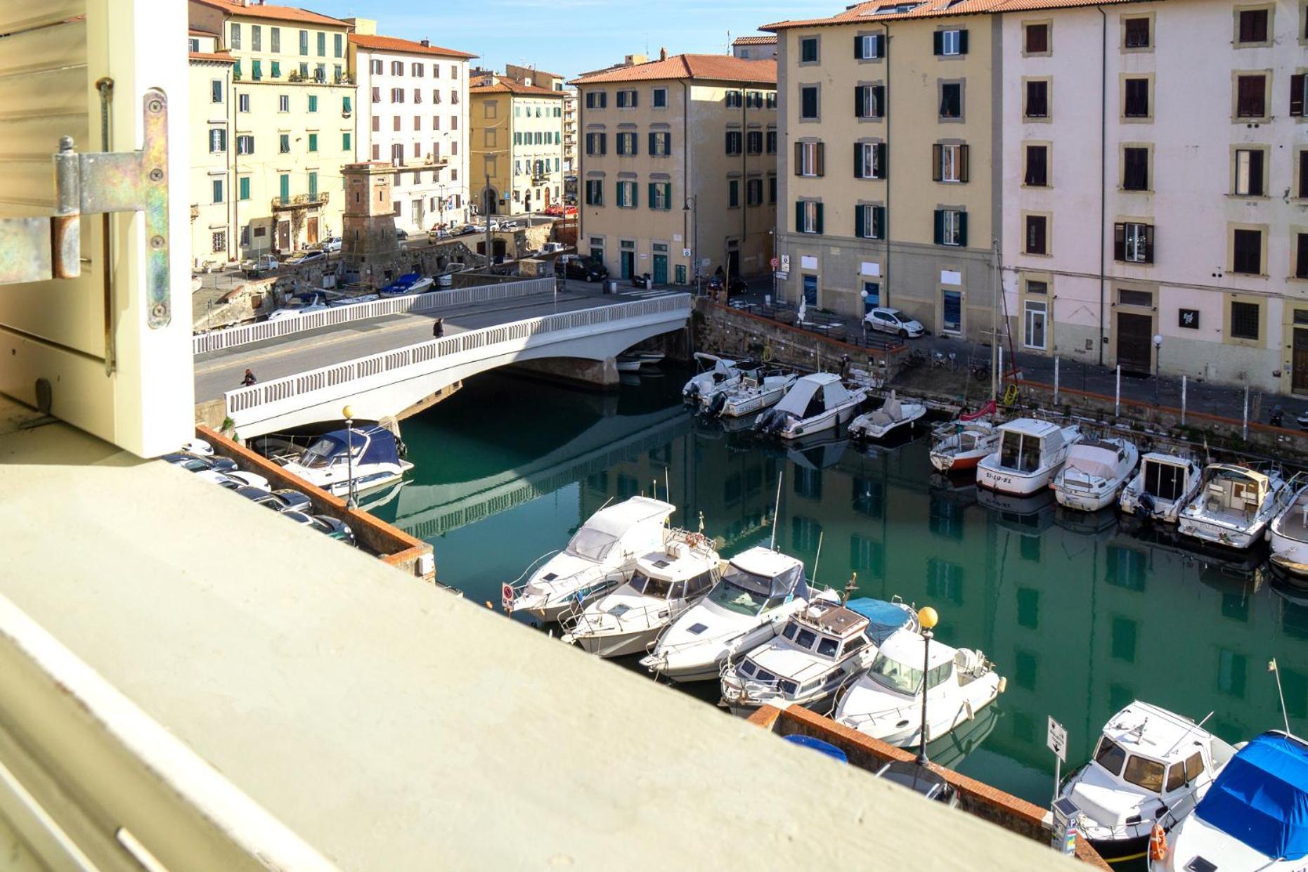 Near The Port-Elegante Appartamento Con Vista Sui Canali Livorno Exterior photo